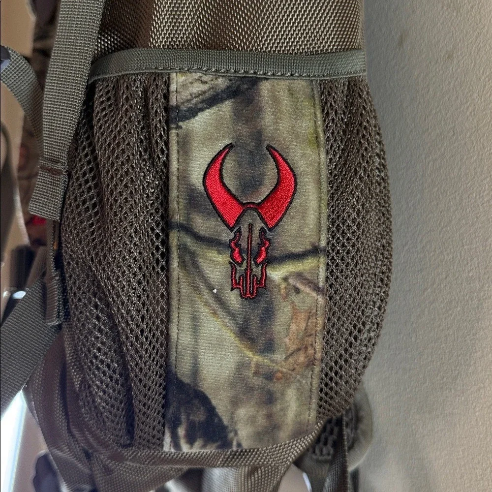 Badlands H2 Camo Hunting Backpack‎ Red Skull Logo